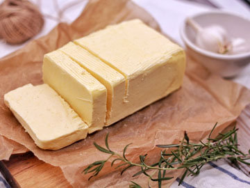 100 г масла содержат около 750 килокалорий