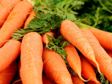 Яблоко + морковь = для более упругой кожи