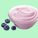 7. Натуральный йогурт со свежей черникой против фруктового йогурта
