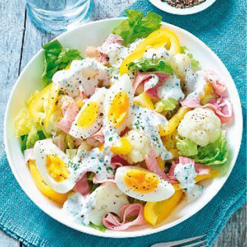 Салат из цветной капусты с яйцом и йогуртом