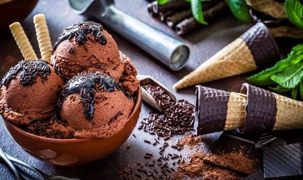 Домашнее сливочное шоколадное мороженое 
