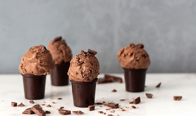 Рецепт сливочного шоколадного мороженого без яйца