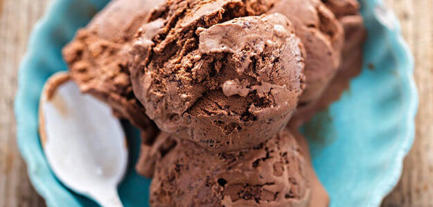 Сливочное шоколадное мороженое