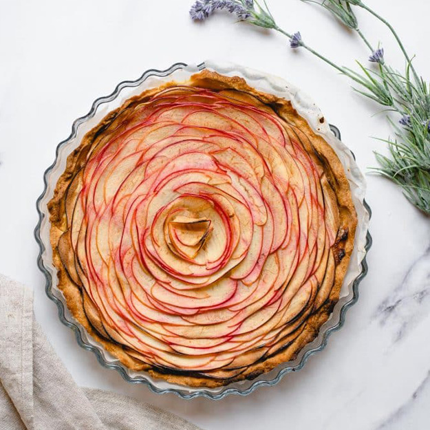 как украсить яблочный пирог 1